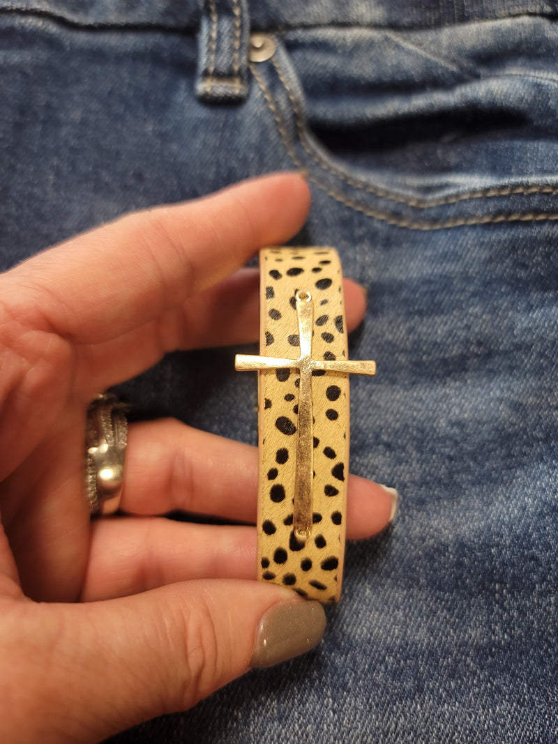 Magnetic Cheetah Gold Cross Bracelet  BRAC1144